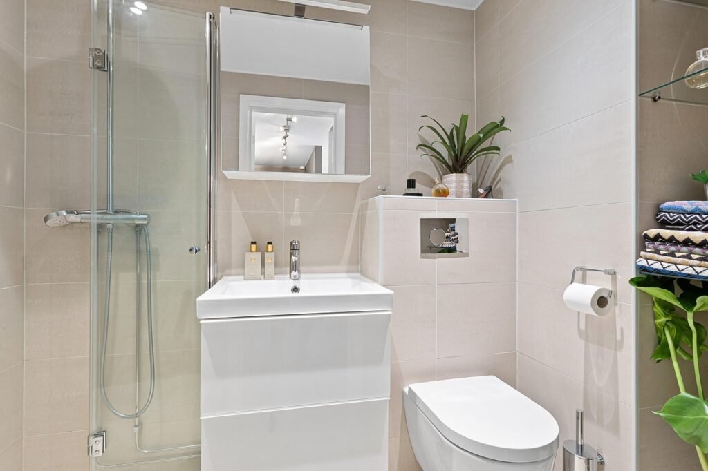 bathroom 8403051 1280 Bathroom Essentials: How To Stay Hygienic And Clean?