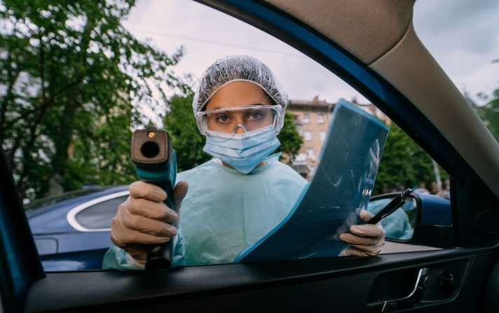 What Is A Driver Medical And Why Is It Important? Guide 1 Doctor doing driver medical assessment